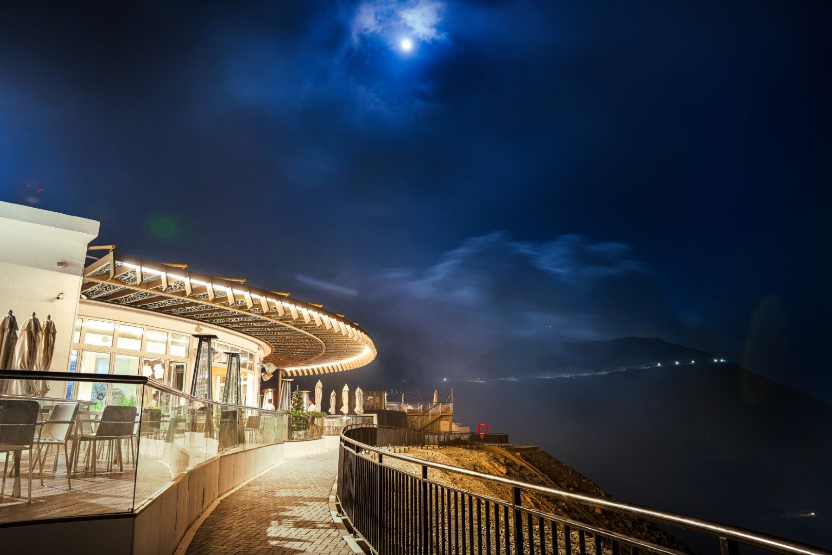 1 1484 Ambiance (Large)